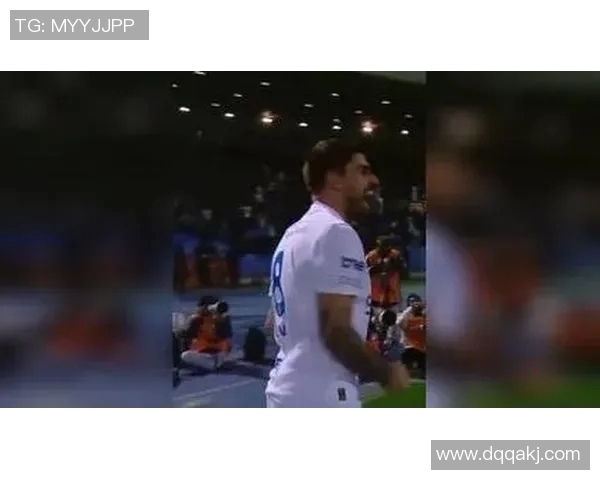 足球明星炫酷绝技大揭秘盘点那些令人惊叹的精彩瞬间与技巧展示